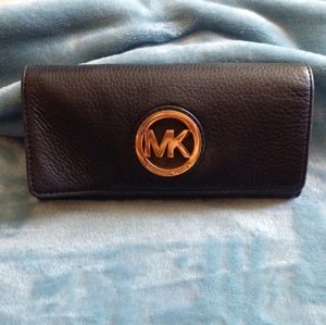 Black Leather Michael Kors Wallet, good condition!!
